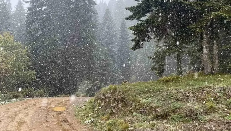 Bartın’a Mevsimin İlk Karı Yağdı, Sağanak Yağışlar Yaşanıyor